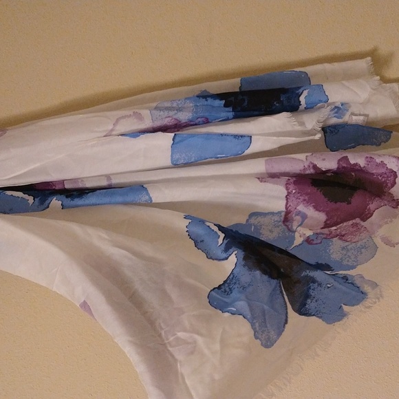 🧣 CHICO’S FLORAL SCARF 🧣 - Picture 7 of 7